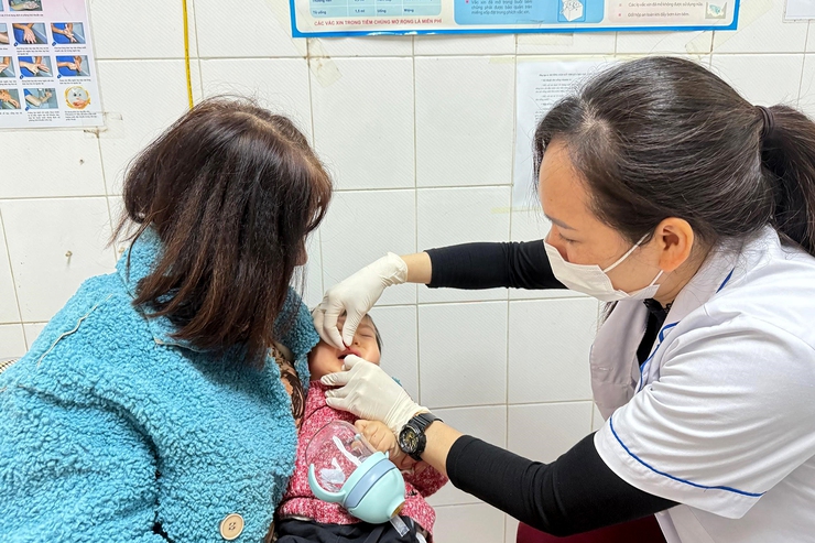 Phường Thanh Xuân tổ chức chiến dịch  cho trẻ uống bổ sung Vitamin A đợt 2 năm 2025- Ảnh 3.