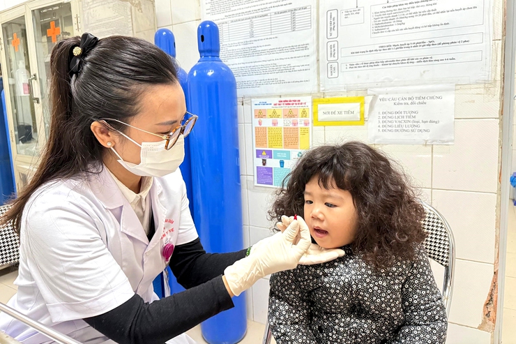 Phường Thanh Xuân tổ chức chiến dịch  cho trẻ uống bổ sung Vitamin A đợt 2 năm 2025- Ảnh 7.