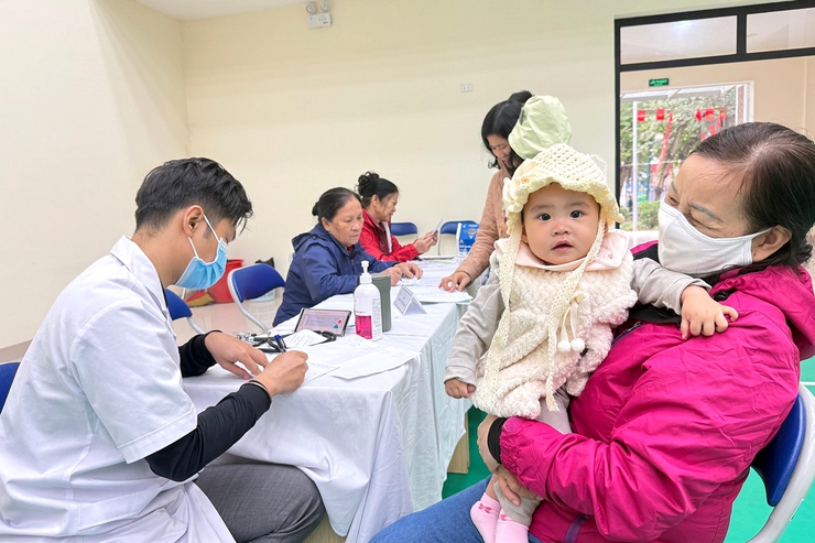 Phường Thanh Xuân tổ chức chiến dịch  cho trẻ uống bổ sung Vitamin A đợt 2 năm 2025- Ảnh 8.