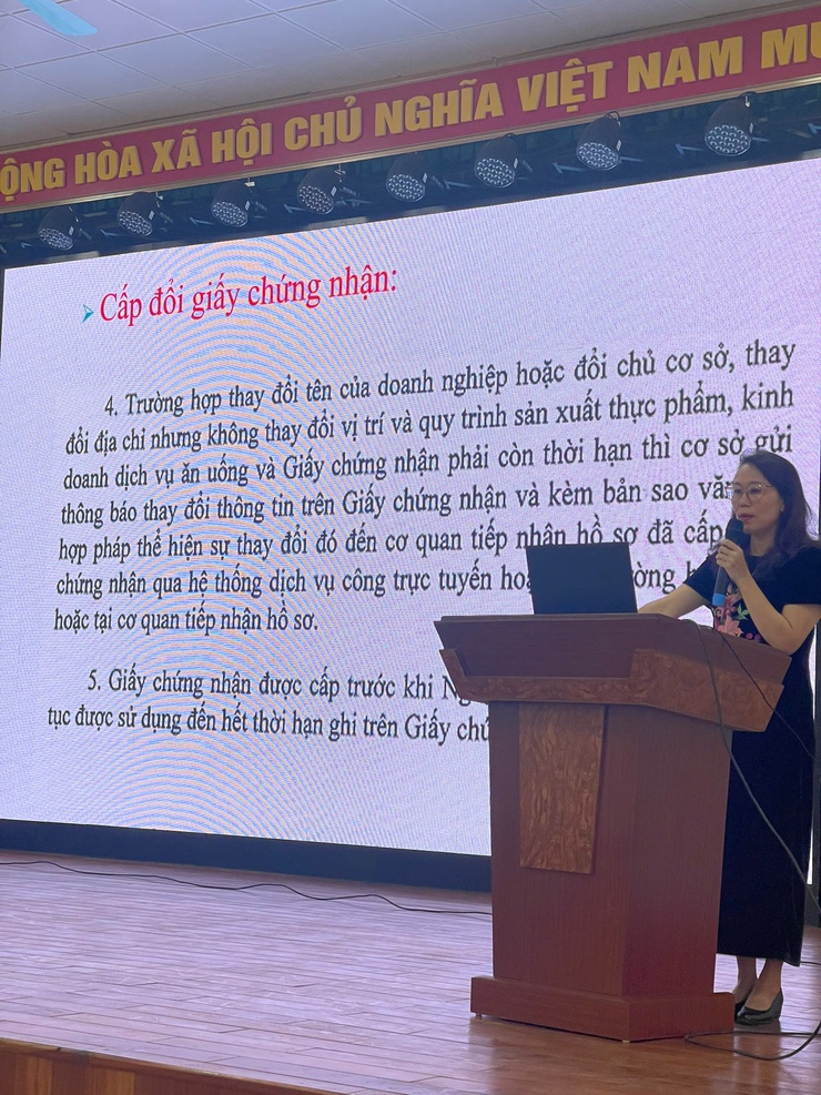 Phường Xuân Đỉnh tổ chức tập huấn an toàn thực phẩm: Nhấn mạnh trách nhiệm của các cơ sở kinh doanh- Ảnh 2.