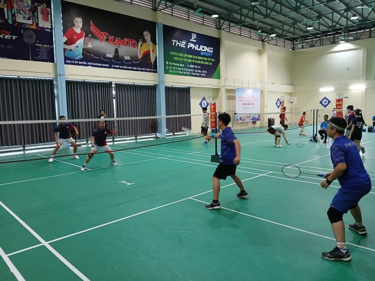 Giải cầu lông Đại hội Thể dục Thể thao phường Đông Ngạc lần thứ I năm 2025 diễn ra sôi nổi, quyết liệt- Ảnh 2.