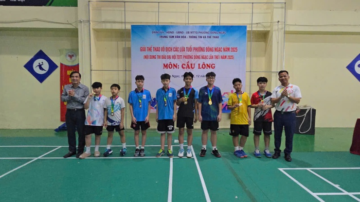 Giải cầu lông Đại hội Thể dục Thể thao phường Đông Ngạc lần thứ I năm 2025 diễn ra sôi nổi, quyết liệt- Ảnh 7.