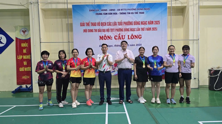 Giải cầu lông Đại hội Thể dục Thể thao phường Đông Ngạc lần thứ I năm 2025 diễn ra sôi nổi, quyết liệt- Ảnh 21.