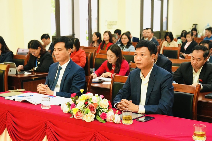Kỳ họp thứ Hai HĐND xã Thiên Lộc khóa I, nhiệm kỳ 2021-2026 diễn ra thành công tốt đẹp:&nbsp;Khẳng định nỗ lực vươn lên của địa phương mới thành lập- Ảnh 5.