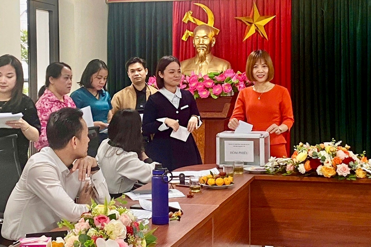 Chi bộ Trạm Y tế phường Thanh Xuân hoàn thành kiểm điểm, đánh giá, xếp loại chất lượng đảng viên năm 2025- Ảnh 4.