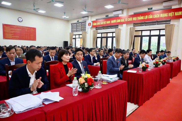 Kỳ họp thứ hai (kỳ họp thường lệ cuối năm 2025) HĐND xã Hồng Vân khoá XXII, nhiệm kỳ 2021-2026 thành công tốt đẹp- Ảnh 3.