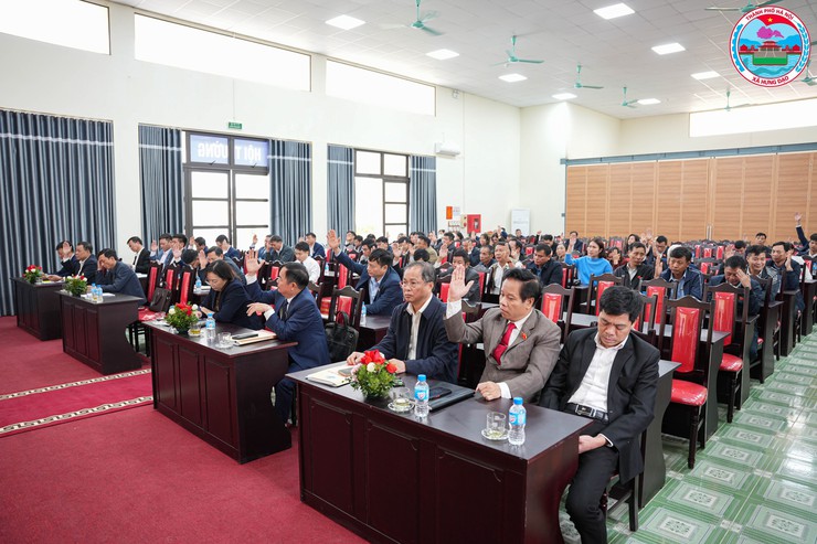 Kỳ họp thứ 4 Hội đồng Nhân dân xã Hưng Đạo tiếp tục ngày làm việc thứ hai- Ảnh 12.