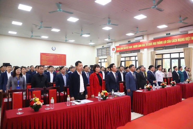 Kỳ họp thứ hai (kỳ họp thường lệ cuối năm 2025) HĐND xã Hồng Vân khoá XXII, nhiệm kỳ 2021-2026 thành công tốt đẹp- Ảnh 1.