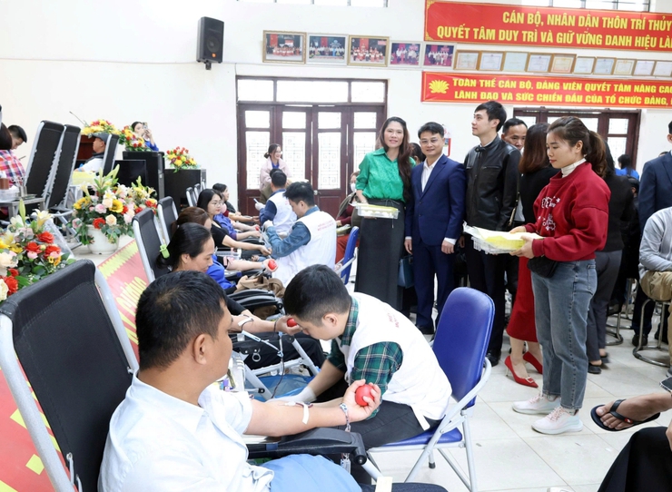 26 năm Ngày Toàn dân hiến máu tình nguyện 7/4- Ảnh 2. 26 năm Ngày Toàn dân hiến máu tình nguyện 7/4- Ảnh 2.