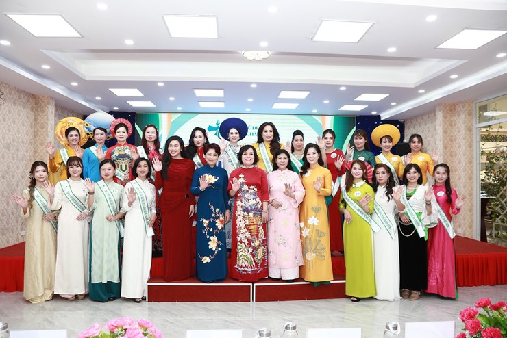 Thí sinh xã Nam Phù tỏa sáng tại Vòng sơ khảo Hội thi “Nữ Đại sứ du lịch làng nghề Hà Nội” năm 2025- Ảnh 1.