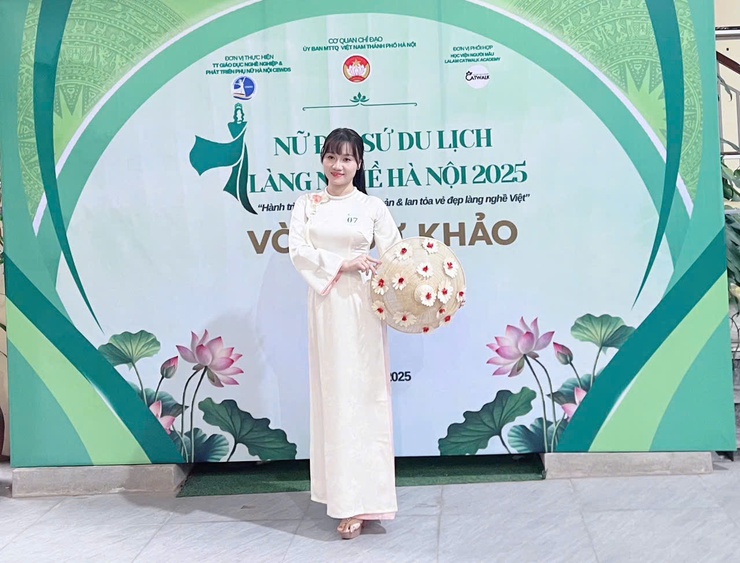 Thí sinh xã Nam Phù tỏa sáng tại Vòng sơ khảo Hội thi “Nữ Đại sứ du lịch làng nghề Hà Nội” năm 2025- Ảnh 2.