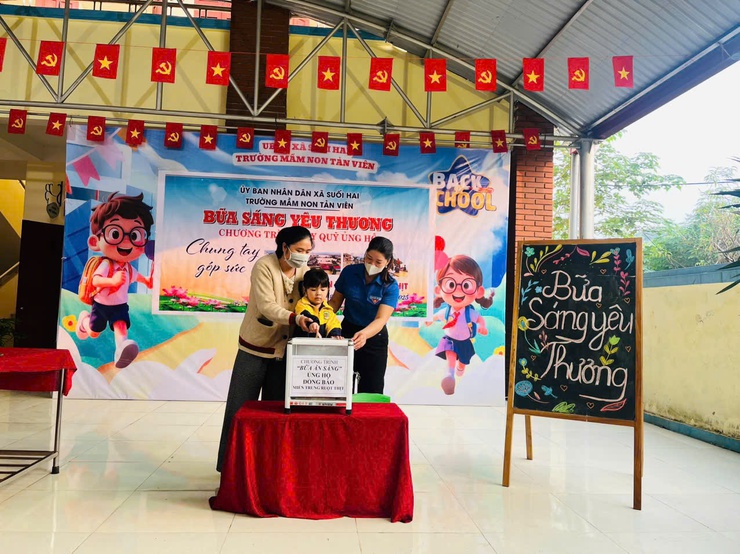 Trường mầm non Tản Viên tổ chức chương trình " Bữa sáng yêu thương" hưởng ứng ủng hộ đồng bào miền Trung - Tây Nguyên- Ảnh 3.