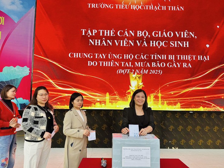TRƯỜNG TIỂU HỌC THẠCH THÁN TỔ CHỨC QUYÊN GÓP ỦNG HỘ ĐỒNG BÀO MIỀN TRUNG – TÂY NGUYÊN BỊ ẢNH HƯỞNG MƯA LŨ- Ảnh 1.