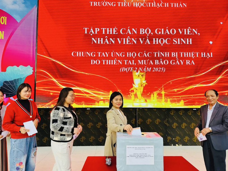 TRƯỜNG TIỂU HỌC THẠCH THÁN TỔ CHỨC QUYÊN GÓP ỦNG HỘ ĐỒNG BÀO MIỀN TRUNG – TÂY NGUYÊN BỊ ẢNH HƯỞNG MƯA LŨ- Ảnh 2.