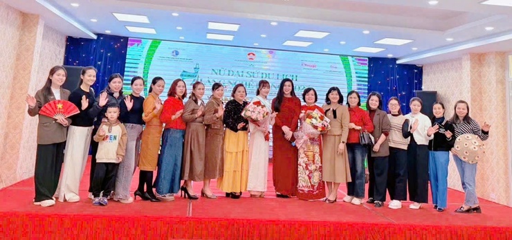 Thí sinh xã Nam Phù tỏa sáng tại Vòng sơ khảo Hội thi “Nữ Đại sứ du lịch làng nghề Hà Nội” năm 2025- Ảnh 4.