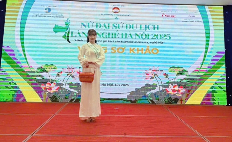 Thí sinh xã Nam Phù tỏa sáng tại Vòng sơ khảo Hội thi “Nữ Đại sứ du lịch làng nghề Hà Nội” năm 2025- Ảnh 6.