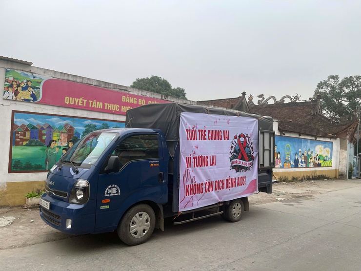 Trạm Y tế xã Quảng Bị truyền thông lưu động hưởng ứng tháng hành động Quốc gia phòng chống HIV/AIDS năm 2025- Ảnh 3.