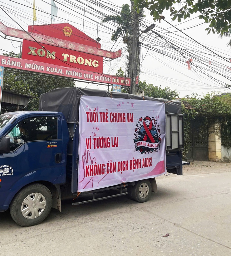 Trạm Y tế xã Quảng Bị truyền thông lưu động hưởng ứng tháng hành động Quốc gia phòng chống HIV/AIDS năm 2025- Ảnh 4.