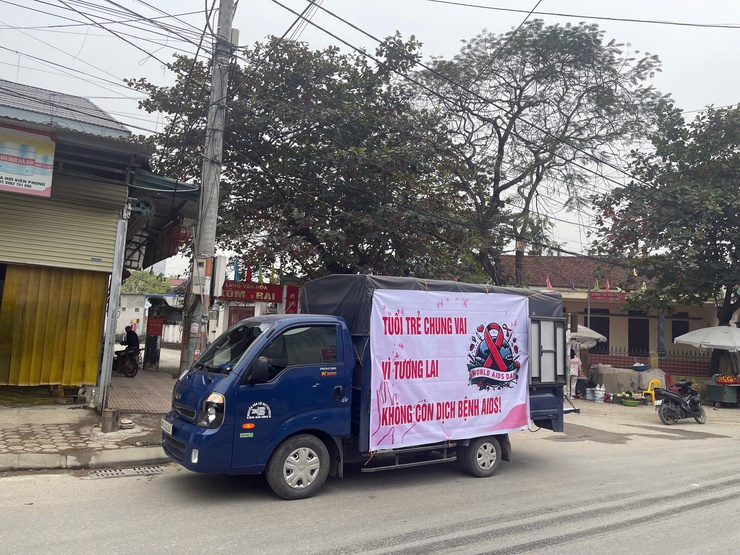 Trạm Y tế xã Quảng Bị truyền thông lưu động hưởng ứng tháng hành động Quốc gia phòng chống HIV/AIDS năm 2025- Ảnh 5.