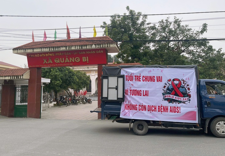 Trạm Y tế xã Quảng Bị truyền thông lưu động hưởng ứng tháng hành động Quốc gia phòng chống HIV/AIDS năm 2025- Ảnh 1.