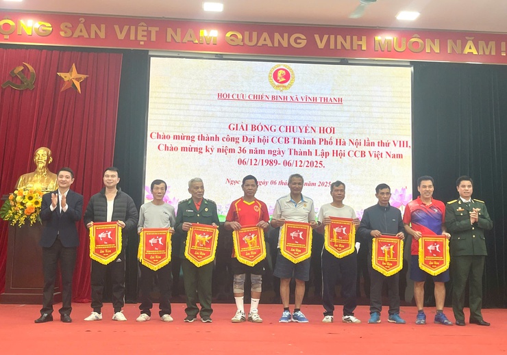 KHAI MẠC VÀ TRAO GIẢI BÓNG CHUYỀN HƠI NAM HỘI CCB XÃ VĨNH THANH NĂM 2025.- Ảnh 6.