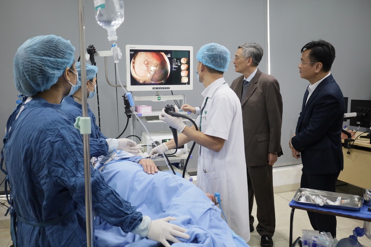 Bệnh viện đa khoa Ba Vì tiếp nhận thiết bị y tế nội soi tiêu hóa hiện đại- Ảnh 2.