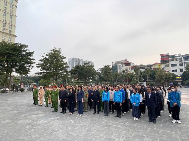 Phường Bồ Đề ra quân xử lý, giải quyết vi phạm trật tự đô thị, trật tự an toàn giao thông, vệ sinh môi trường trên địa bàn phường- Ảnh 1.