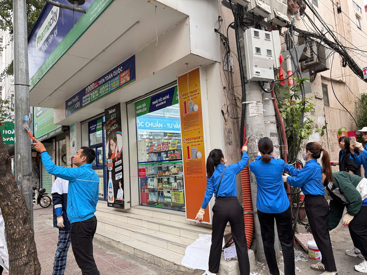 Phường Bồ Đề ra quân xử lý, giải quyết vi phạm trật tự đô thị, trật tự an toàn giao thông, vệ sinh môi trường trên địa bàn phường- Ảnh 5.