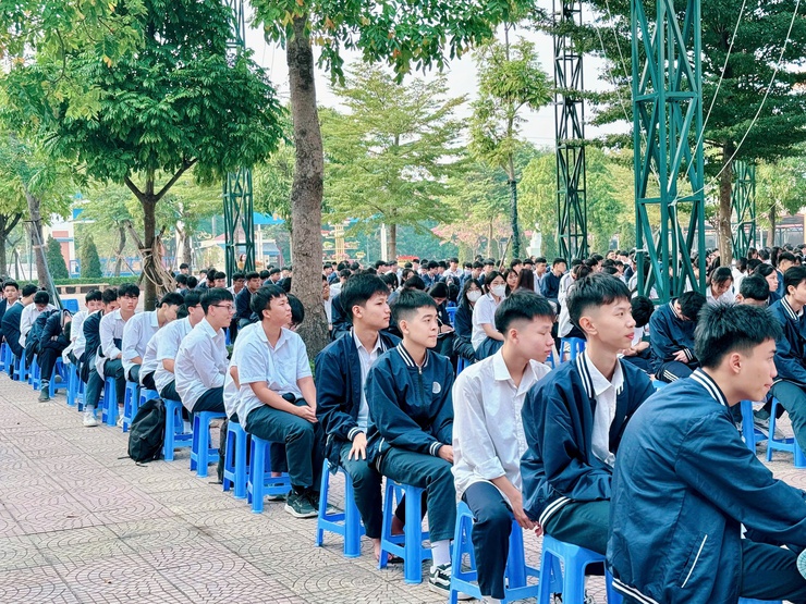 1.800 học sinh Trường THPT Đông Mỹ được tuyên truyền về tác hại của Ma tuý- Ảnh 7.