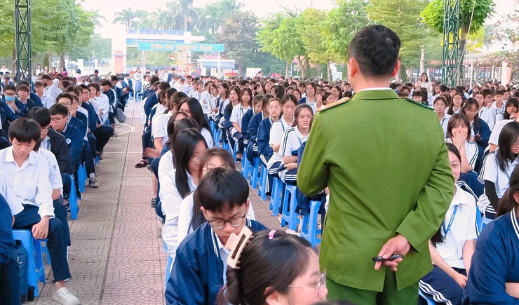 1.800 học sinh Trường THPT Đông Mỹ được tuyên truyền về tác hại của Ma tuý- Ảnh 11.