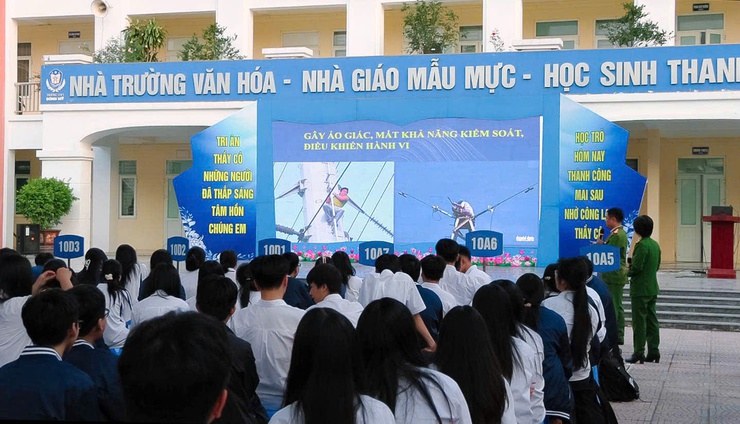 1.800 học sinh Trường THPT Đông Mỹ được tuyên truyền về tác hại của Ma tuý- Ảnh 13.