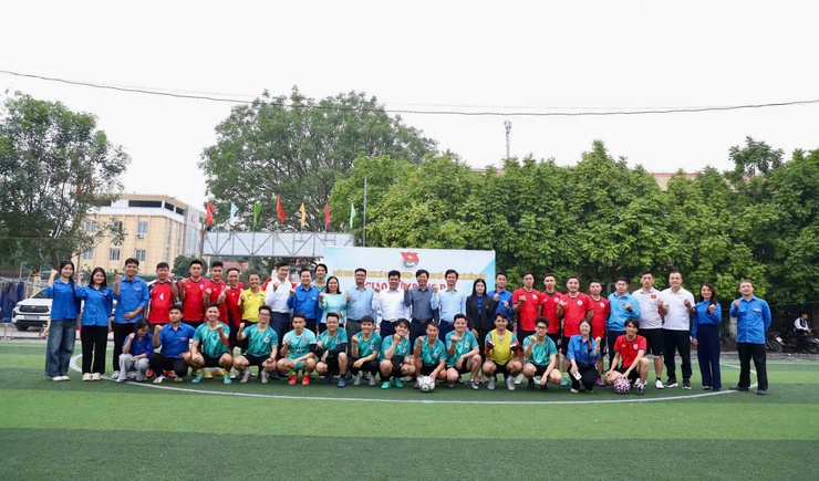Giao hữu bóng đá chào mừng thành công Đại hội đại biểu MTTQ Việt Nam Thành phố Hà Nội và Đại hội đại biểu Đoàn TNCSHCM Thành phố Hà Nội nhiệm kỳ 2025 -2030- Ảnh 10.