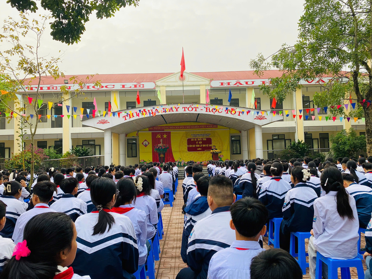 TRƯỜNG THCS XUÂN DƯƠNG TỔ CHỨC BUỔI NÓI CHUYỆN GIÁO DỤC TRUYỀN THỐNG NHÂN KỶ NIỆM 81 NĂM NGÀY THÀNH LẬP QUÂN ĐỘI NHÂN DÂN VIỆT NAM- Ảnh 5.