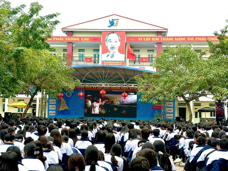 Chiếu phim “Mưa Đỏ” miễn phí phục vụ nhân dân – Hoạt động ý nghĩa hướng tới kỷ niệm 81 năm Ngày thành lập Quân đội nhân dân Việt Nam 22/12- Ảnh 10.