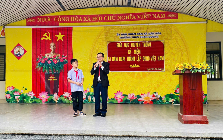 TRƯỜNG THCS XUÂN DƯƠNG TỔ CHỨC BUỔI NÓI CHUYỆN GIÁO DỤC TRUYỀN THỐNG NHÂN KỶ NIỆM 81 NĂM NGÀY THÀNH LẬP QUÂN ĐỘI NHÂN DÂN VIỆT NAM- Ảnh 3.