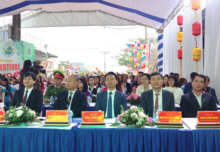 LỄ KHAI MẠC FESTIVAL LÀNG NGHỀ HOA, CÂY CẢNH TÍCH GIANG, XÃ PHÚC THỌ LẦN THỨ I NĂM 2025

- Ảnh 3.