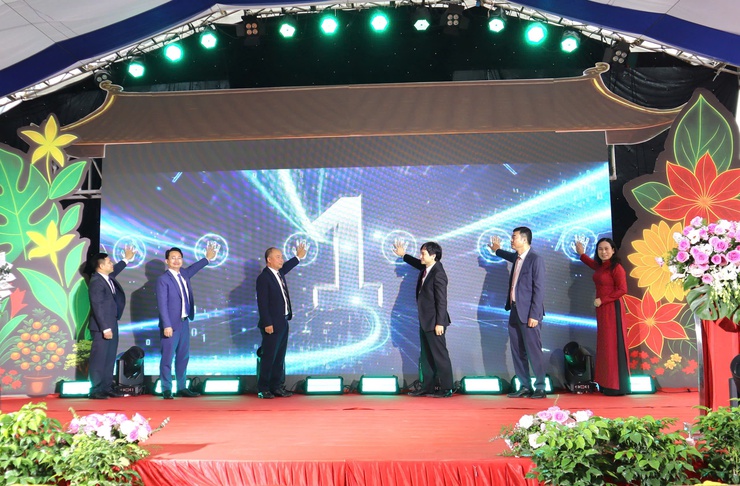 LỄ KHAI MẠC FESTIVAL LÀNG NGHỀ HOA, CÂY CẢNH TÍCH GIANG, XÃ PHÚC THỌ LẦN THỨ I NĂM 2025

- Ảnh 5.