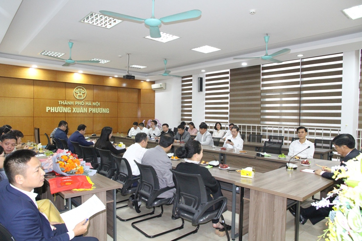 PHƯỜNG XUÂN PHƯƠNG CÔNG BỐ QUYẾT ĐỊNH BỔ NHIỆM CHÁNH VĂN PHÒNG ĐẢNG UỶ VÀ CHÁNH VĂN PHÒNG HĐND & UBND PHƯỜNG- Ảnh 2.