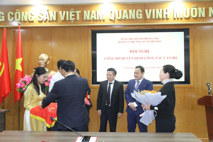 PHƯỜNG XUÂN PHƯƠNG CÔNG BỐ QUYẾT ĐỊNH BỔ NHIỆM CHÁNH VĂN PHÒNG ĐẢNG UỶ VÀ CHÁNH VĂN PHÒNG HĐND & UBND PHƯỜNG- Ảnh 3.