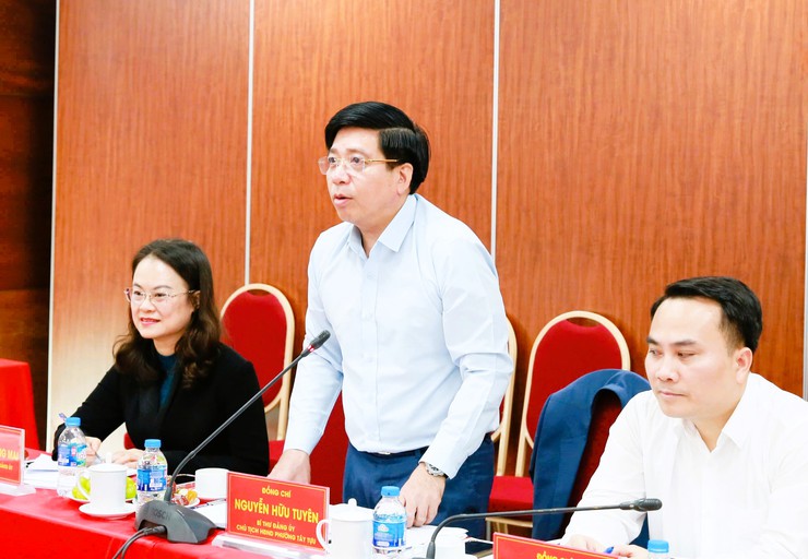 Đoàn giám sát số 12 của Thành ủy Hà Nội làm việc với Ban Thường vụ Đảng ủy các phường: Thượng Cát, Tây Tựu, Phú Diễn, Đông Ngạc và Xuân Đỉnh- Ảnh 1.