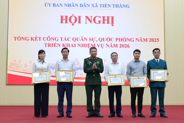Xã Tiến Thắng tổng kết công tác quân sự, quốc phòng địa phương năm 2025- Ảnh 6.