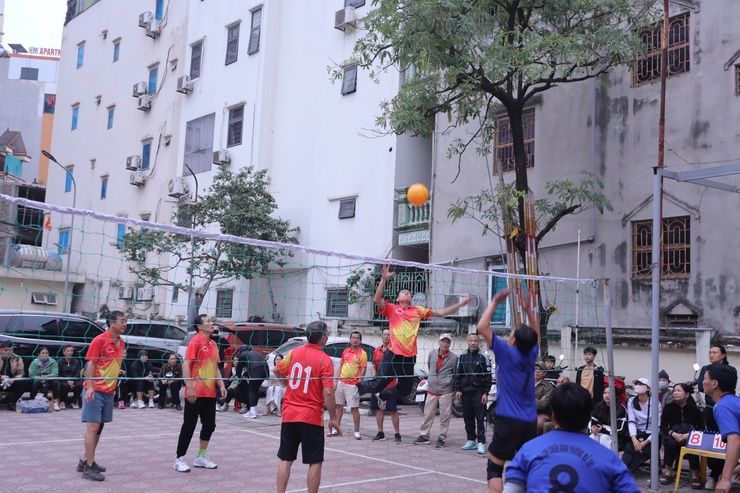 Giải bóng chuyền hơi nam Hội Cựu chiến binh Phường Từ Liêm năm 2025.- Ảnh 3.