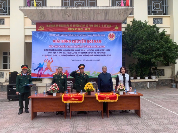 Giải bóng chuyền hơi nam Hội Cựu chiến binh Phường Từ Liêm năm 2025.- Ảnh 1.