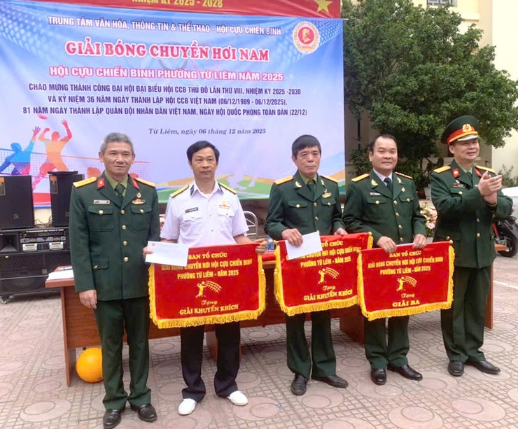 Giải bóng chuyền hơi nam Hội Cựu chiến binh Phường Từ Liêm năm 2025.- Ảnh 6.