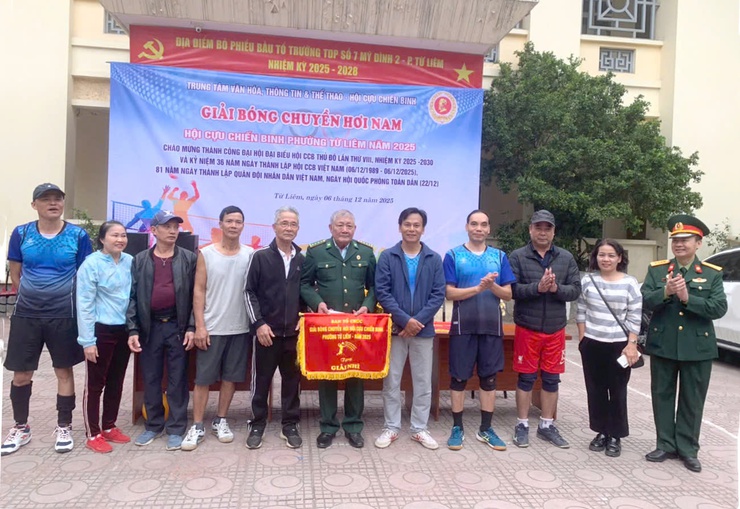 Giải bóng chuyền hơi nam Hội Cựu chiến binh Phường Từ Liêm năm 2025.- Ảnh 5.