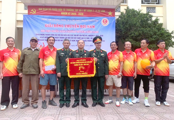 Giải bóng chuyền hơi nam Hội Cựu chiến binh Phường Từ Liêm năm 2025.- Ảnh 4.