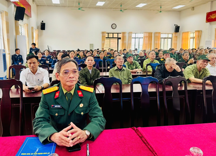 Tam Hưng: Tuyên truyền biển, đảo và Luật Cảnh sát biển Việt Nam, trao quà cho hội viên Cựu chiến binh có hoàn cảnh khó khăn- Ảnh 6.