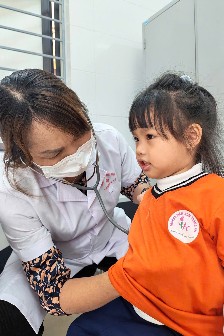 Phường Thanh Xuân tổ chức tiêm chủng bù liều các loại vắc xin trong chương trình tiêm chủng mở rộng cho trẻ nhập học tại các cơ sở giáo dục trên địa bàn- Ảnh 3.