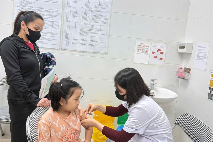 Phường Thanh Xuân tổ chức tiêm chủng bù liều các loại vắc xin trong chương trình tiêm chủng mở rộng cho trẻ nhập học tại các cơ sở giáo dục trên địa bàn- Ảnh 5.