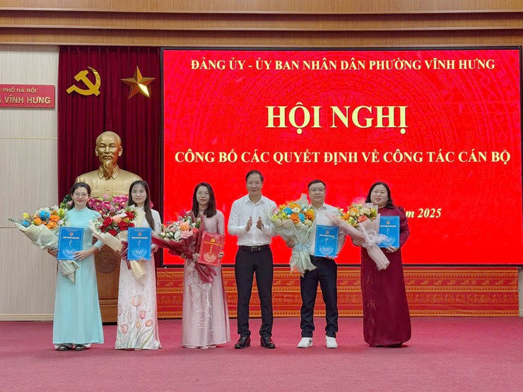 PHƯỜNG VĨNH HƯNG TỔ CHỨC HỘI NGHỊ CÔNG BỐ CÁC QUYẾT ĐỊNH VỀ CÔNG TÁC CÁN BỘ - Ảnh 1.